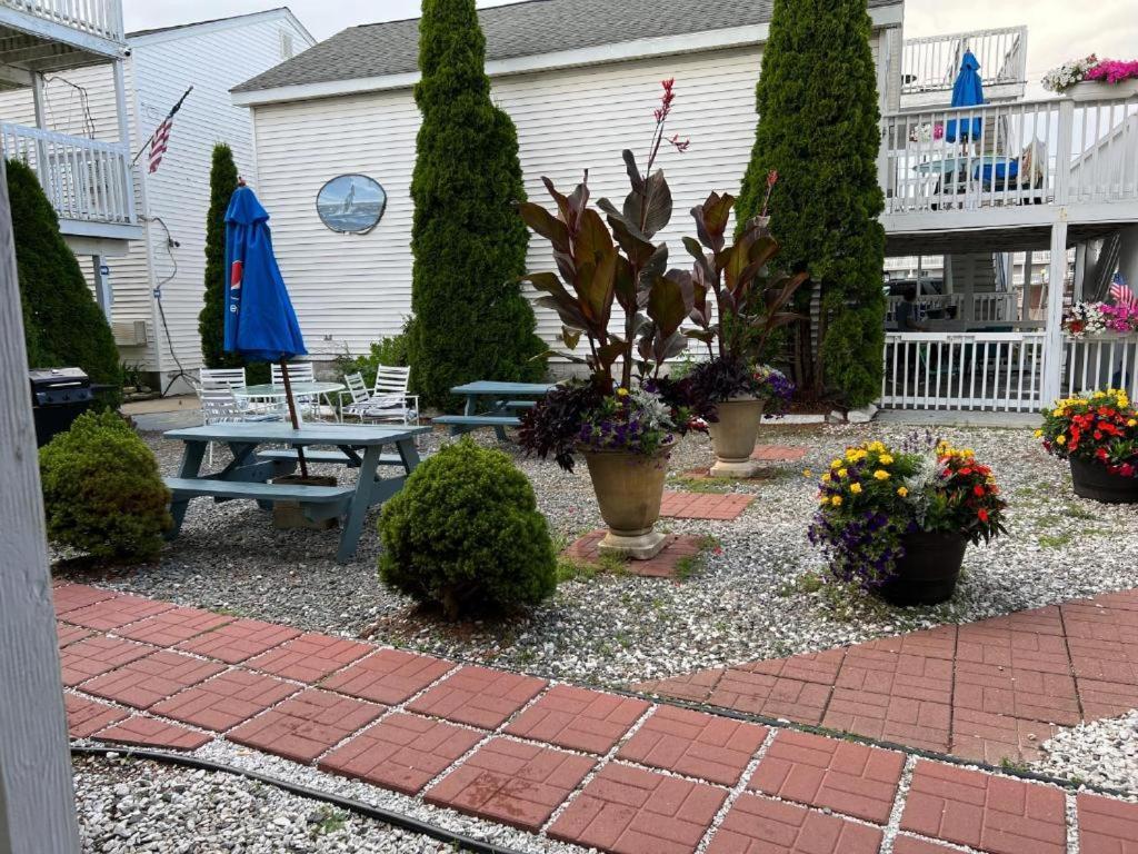 Ships Inn Hampton Bagian luar foto