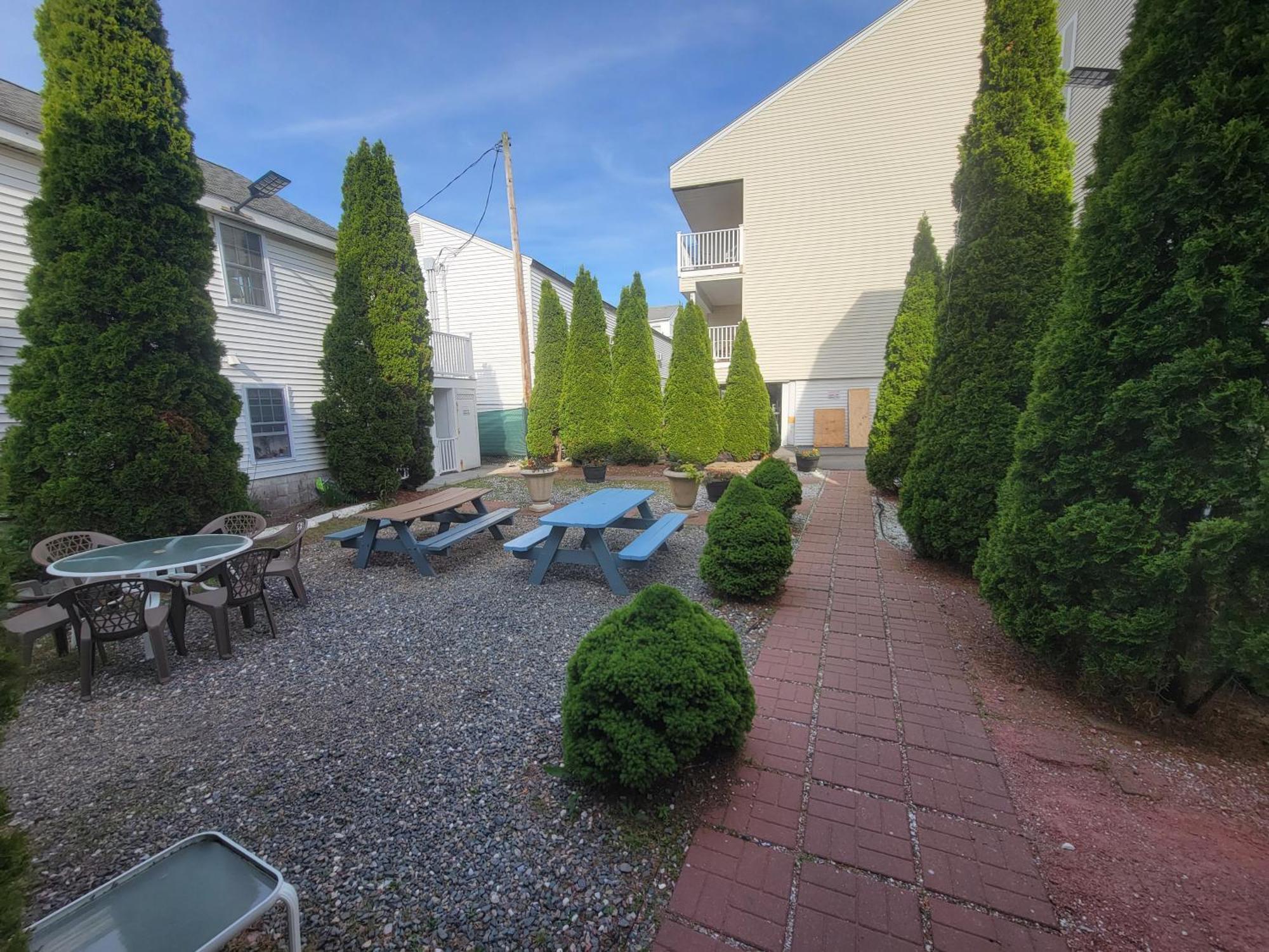 Ships Inn Hampton Bagian luar foto