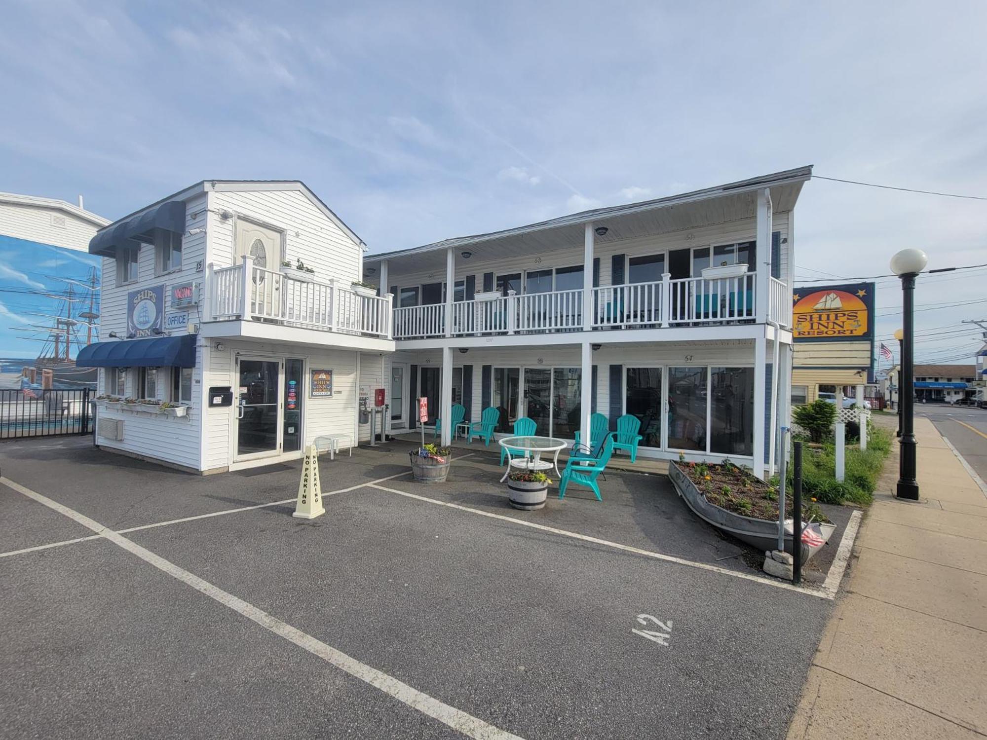 Ships Inn Hampton Bagian luar foto